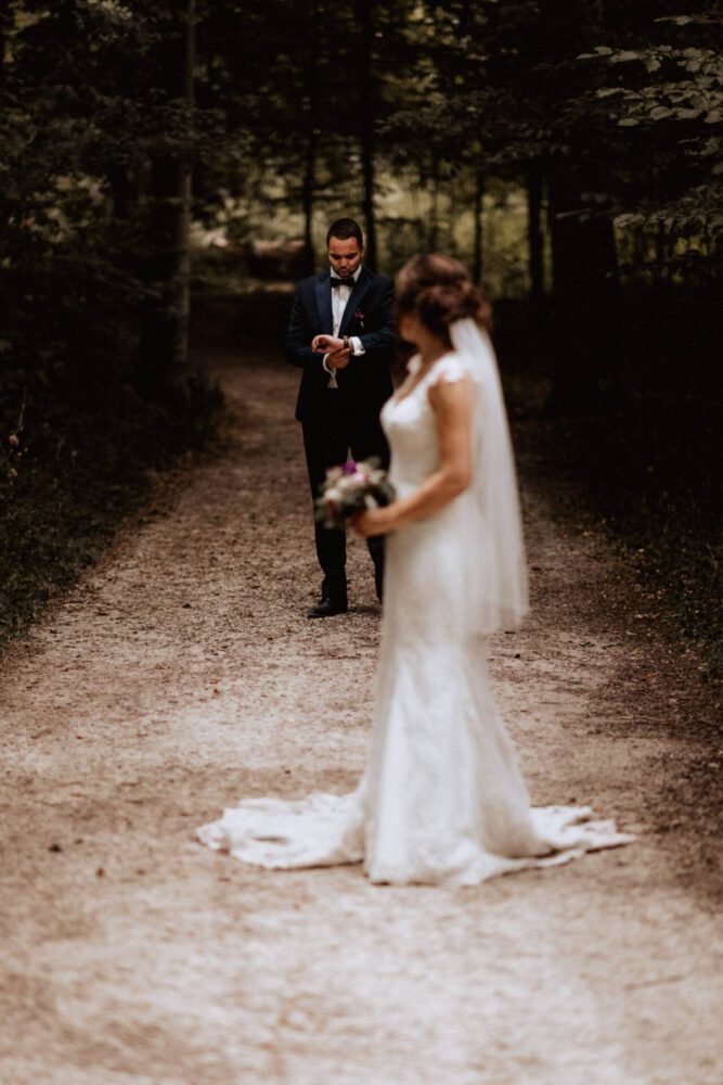Brautpaar beim Sektempfang im Bamberger Hain – Hochzeitsfotograf Bamberg